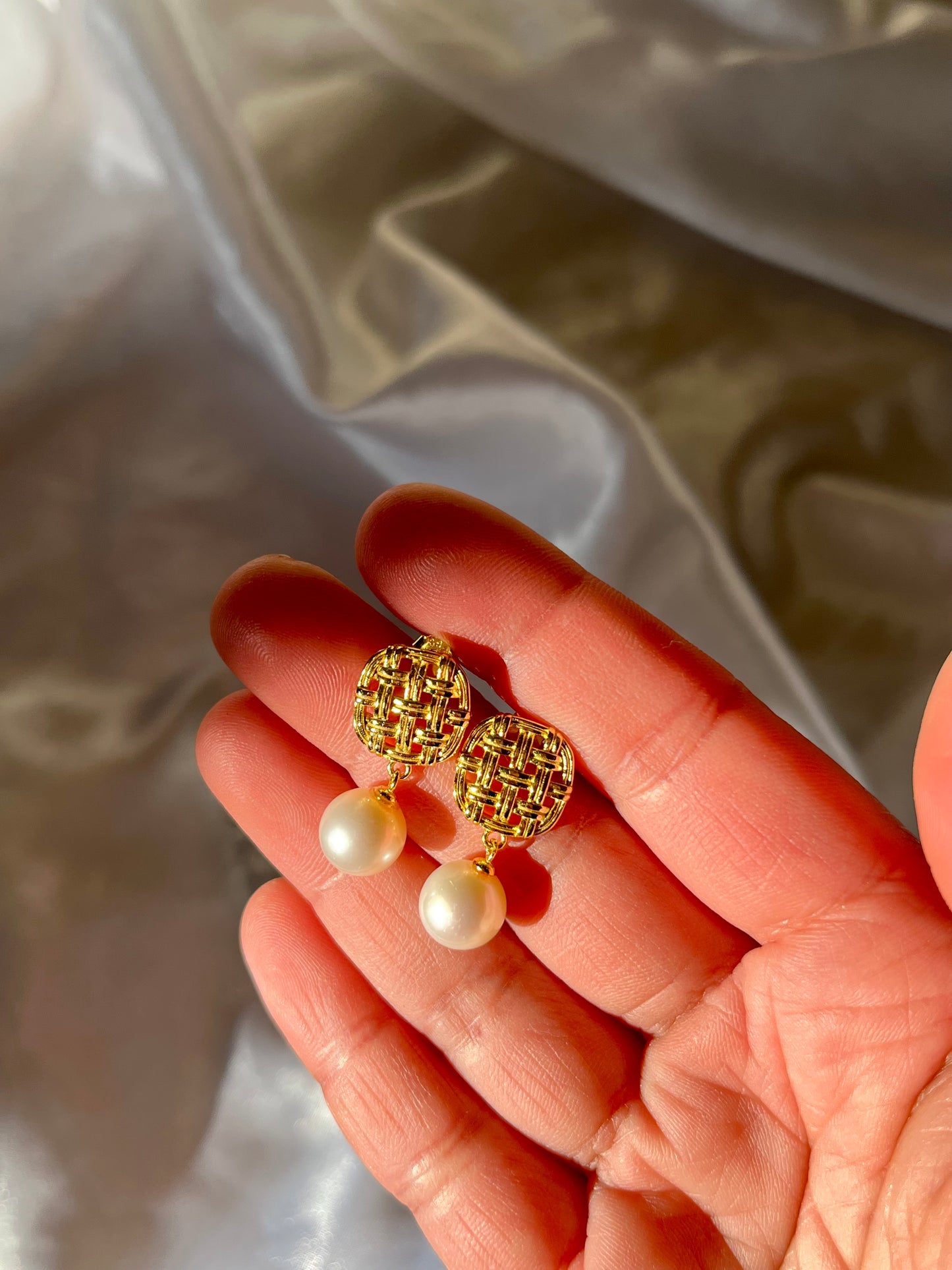 Glamorous gold plated silver freshwater pearl dangle earrings