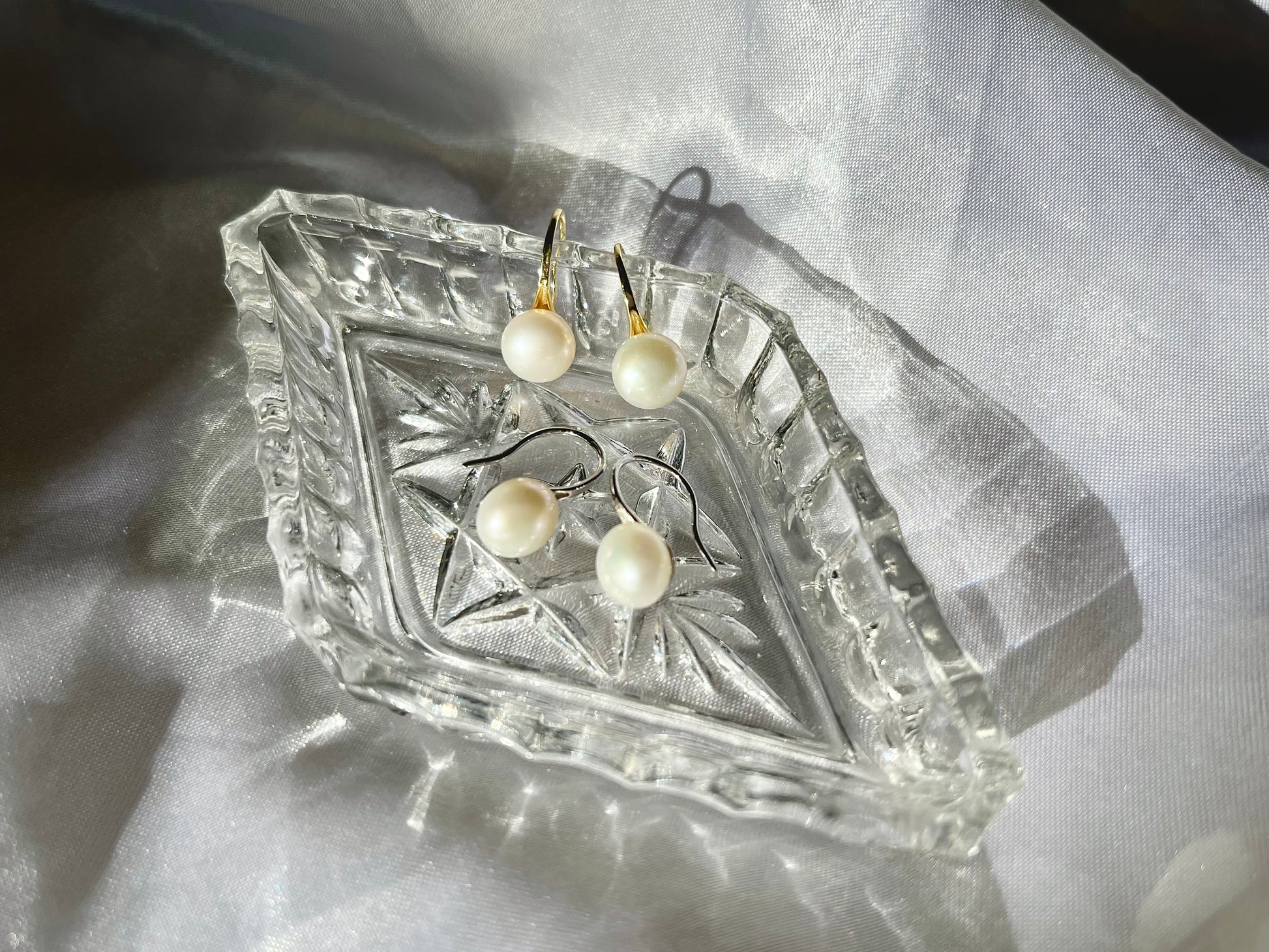 Minimalist freshwater pearl hook earrings