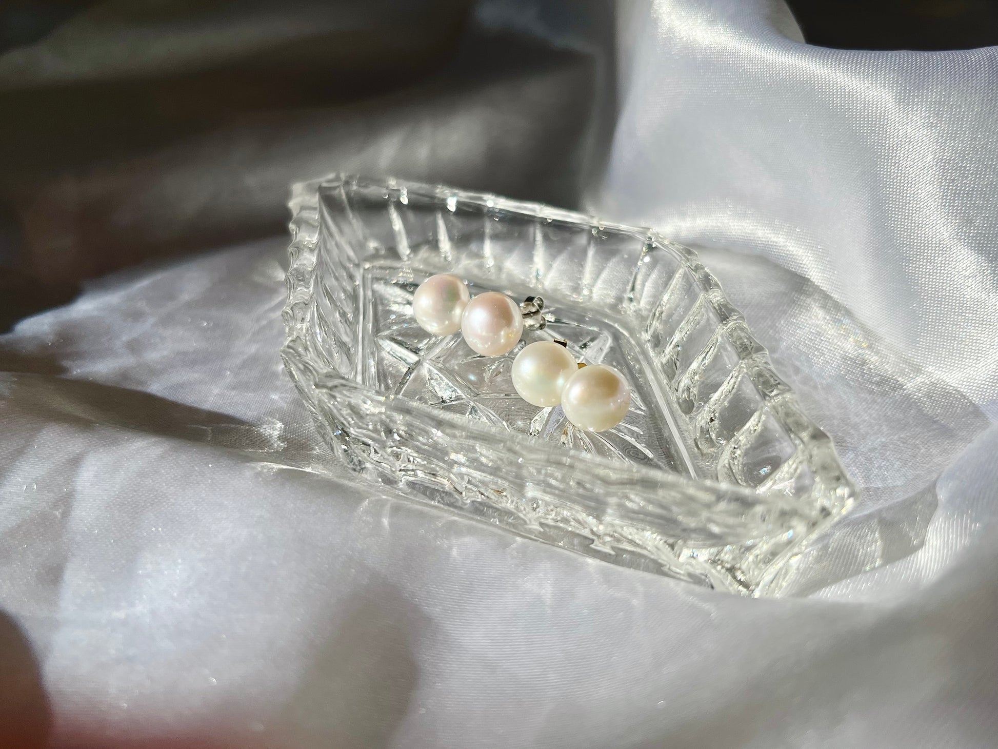 Classic minimalist freshwater pearl studs earrings