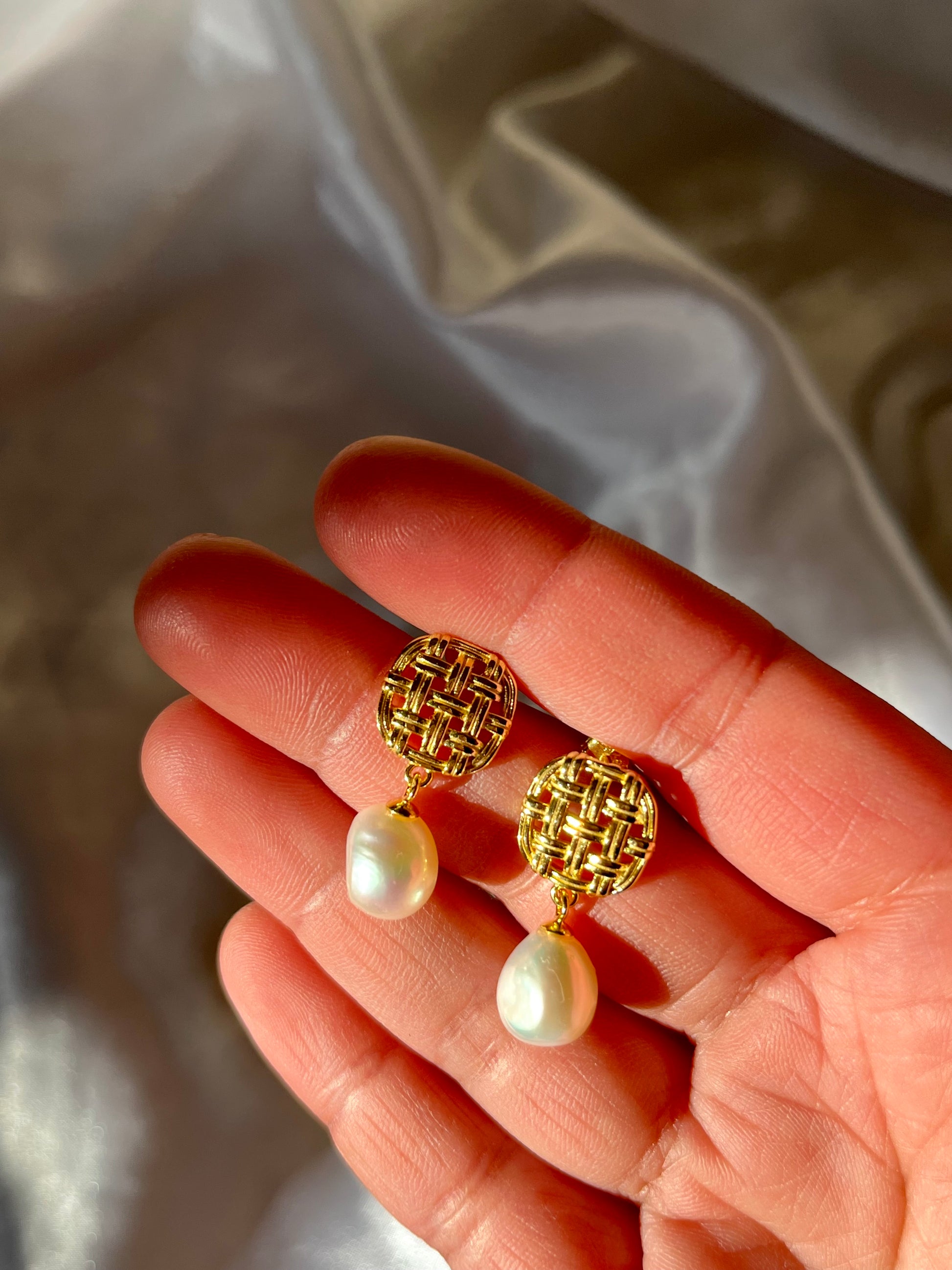 Glamorous gold plated silver freshwater pearl dangle earrings